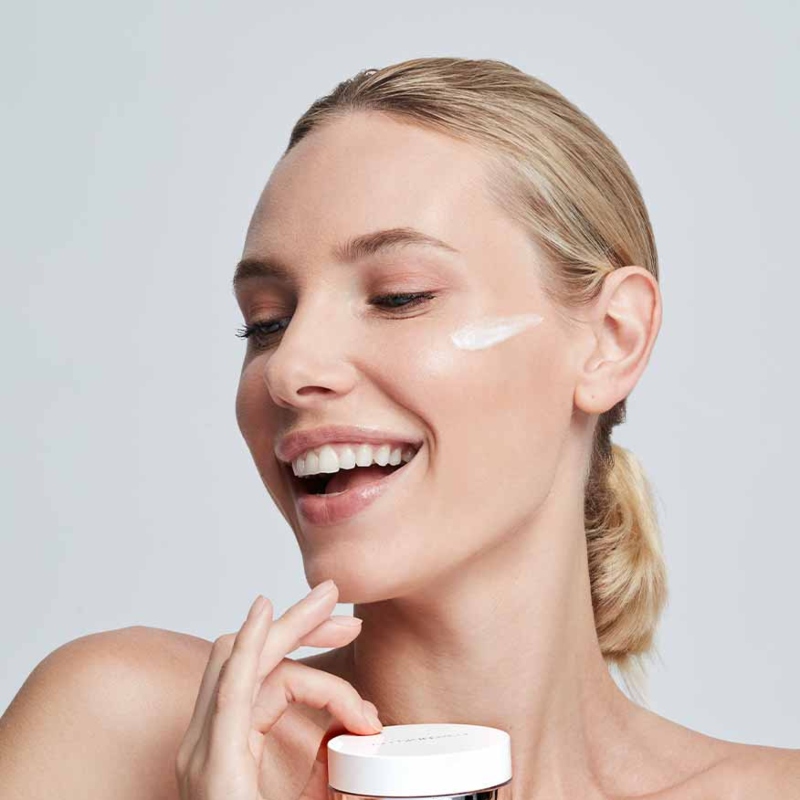 Nên bắt đầu dùng kem chống lão hóa từ sớm.