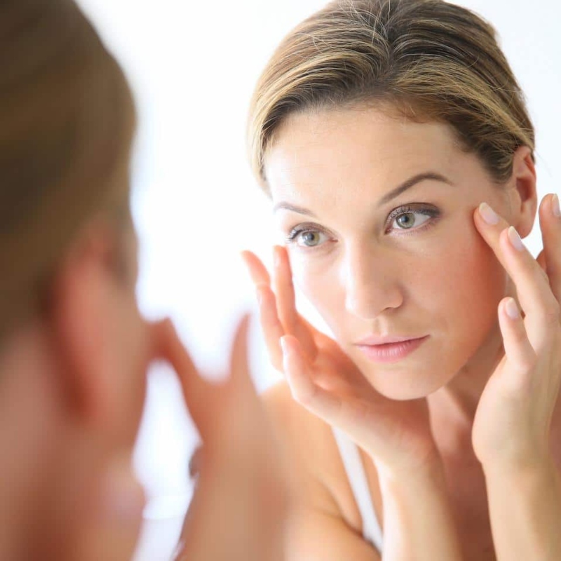 Đến khoảng 30 tuổi, các dấu hiệu lão hóa sẽ xuất hiện một cách rõ rệt hơn.