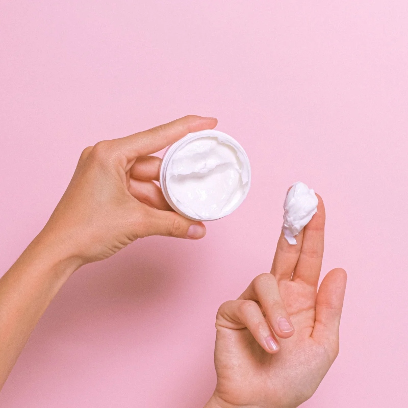 Ưu tiên chọn sản phẩm có chứa các thành phần chống oxy hóa, cấp ẩm,...