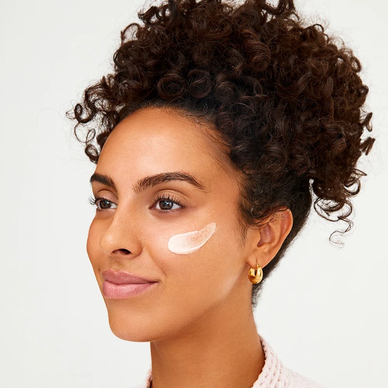 Ưu tiên sản phẩm có chứa các thành phần có chức năng tái tạo và sửa chữa tế bào.