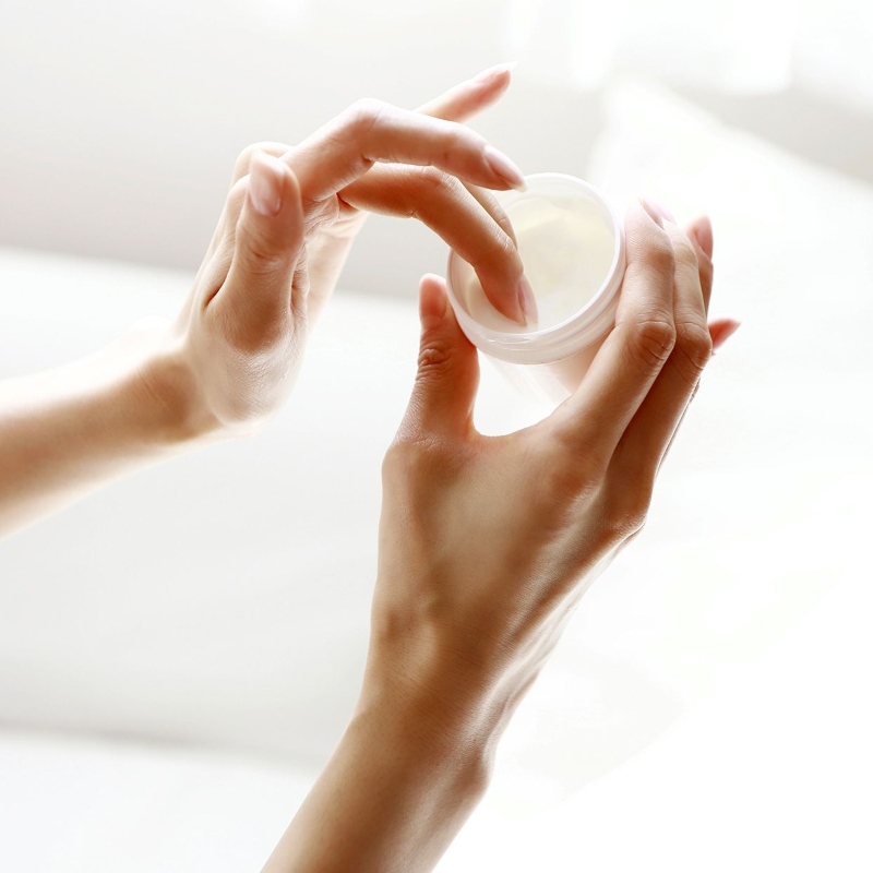 Kem dưỡng da ban đêm chống lão hóa có bảng thành phần mạnh mẽ hơn.