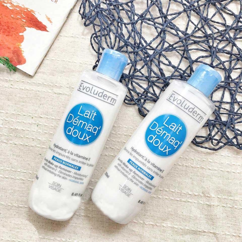 Evoluderm Lait Démaq' Doux Hydratant có vitamin E giúp cấp ẩm, nuôi dưỡng da.